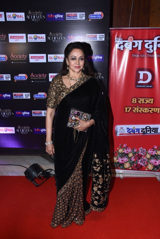 Hema Malini poses for photographers on her arrival at the 'Society Achievers Awards 2018' in Mumbai. Hema Malini,Rohit Shetty,Sonu Sood,Tusshar Kapoor,Society Achievers Awards 2018,Society Achievers Awards,celebs at Society Achievers Awards,Society Achievers Awards pics,Society Achievers Awards images,Society Achievers Awards stills,Society Achievers Awa