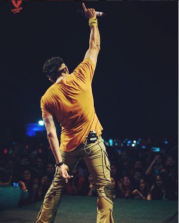 Starting from the 6th of January in Indore, the multi-talented star will continue his shows on 13th January in Mangalore, 14th January in IIT Madras, 19th January Ranthambore, 21st January in Lucknow, 26th January Ahmedabad, 27th January in Delhi, 28th January in Guwahati. Farhan Akhtar,actor Farhan Akhtar,Fukrey Returns,Farhan Akhtar in Fukrey Returns