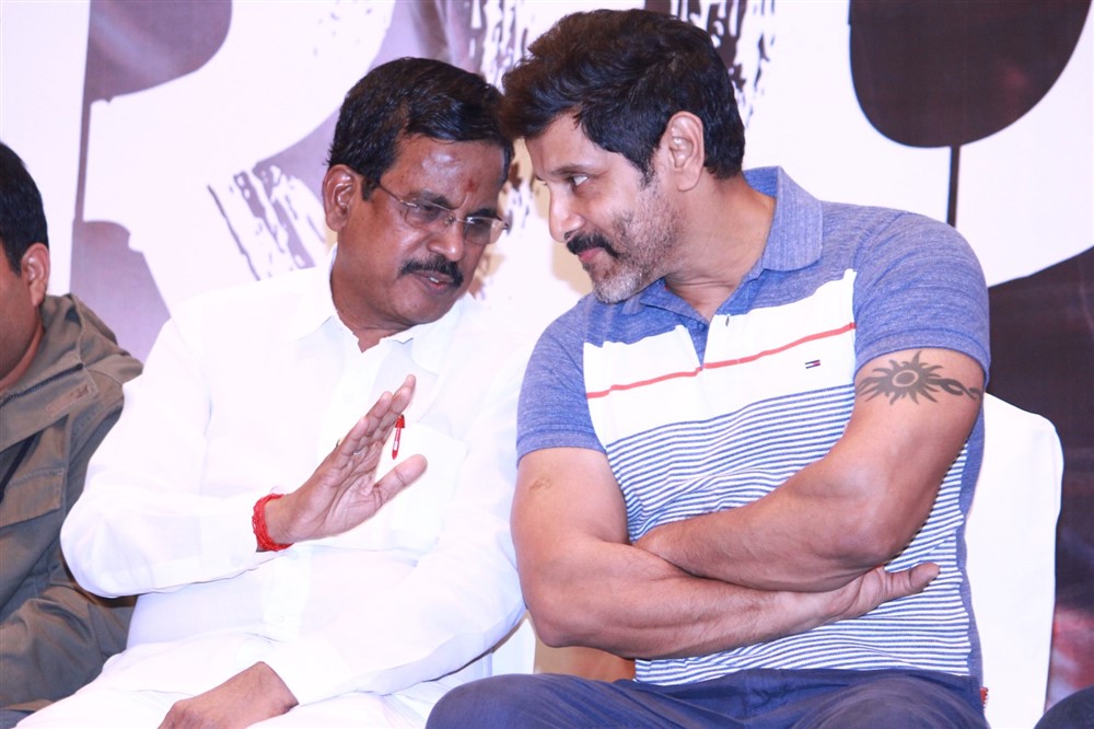 Kalaipuli S Thanu, Vikram at Sketch success meet. Vikram,S Thaman,Kalaipuli S Thanu,Sketch success meet,Sketch,Sketch success meet pics,Sketch success meet images,Sketch success meet stills,Sketch success meet pictures,Sketch success meet photos