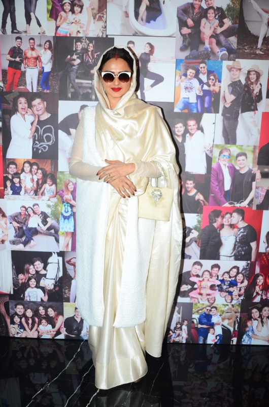 Rekha poses for the cameras during Dabboo Ratnani's calendar launch event at JW Marriott Hotel in Mumbai on January 17, 2018. Abhishek Bachchan,Neil Nitin Mukesh,Sunny Leone,Rekha,Dabboo Ratnani,Dabboo Ratnani 2018 calendar,Dabboo Ratnani calendar,Dabboo Ratnani 2018 calendar launch,Dabboo Ratnani 2018 calendar launch pics,Dabboo Ratnani 2018 calendar launch images,Dabboo Ratnan