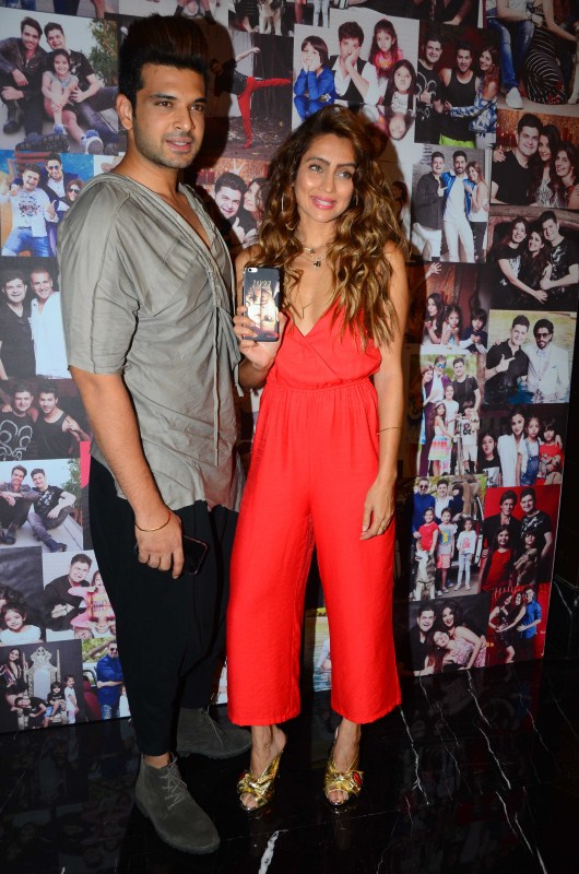 Karan Kundrra and Anusha Dandekar pose for the cameras during Dabboo Ratnani's calendar launch event at JW Marriott Hotel in Mumbai on January 17, 2018. Manushi Chhillar,Anupam Kher,Evelyn Sharma,Gulshan Grover,Dabboo Ratnani,dabboo ratnani calendar 2018,Dabboo Ratnani2018 calendar,Dabboo Ratnani2018 calendar launch