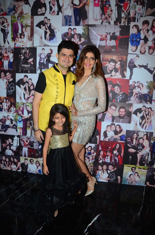 Dabboo Ratnani and his wife Manisha Dabboo Ratnan at calendar launch event at JW Marriott Hotel in Mumbai on January 17, 2018. Sangeeta Bijlani,Pooja Chopra,Poonam Dhillon,Dabboo Ratnani,dabboo ratnani calendar 2018,Dabboo Ratnani 2018 calendar launch,Dabboo Ratnani 2018 calendar launch pics,Dabboo Ratnani 2018 calendar launch images,Dabboo Ratnani 2018 calendar launch stills,Dab
