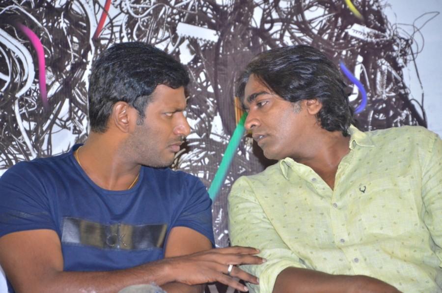 Vijay Sethupathi and Vishal at Kee audio launch Vijay Sethupathi,Vishal,Jiiva,Nikki Galrani,Kee audio launch,Kee,Kee music launch,Kee audio launch pics,Kee audio launch images,Kee audio launch stills,Kee audio launch pictures,Kee audio launch photos