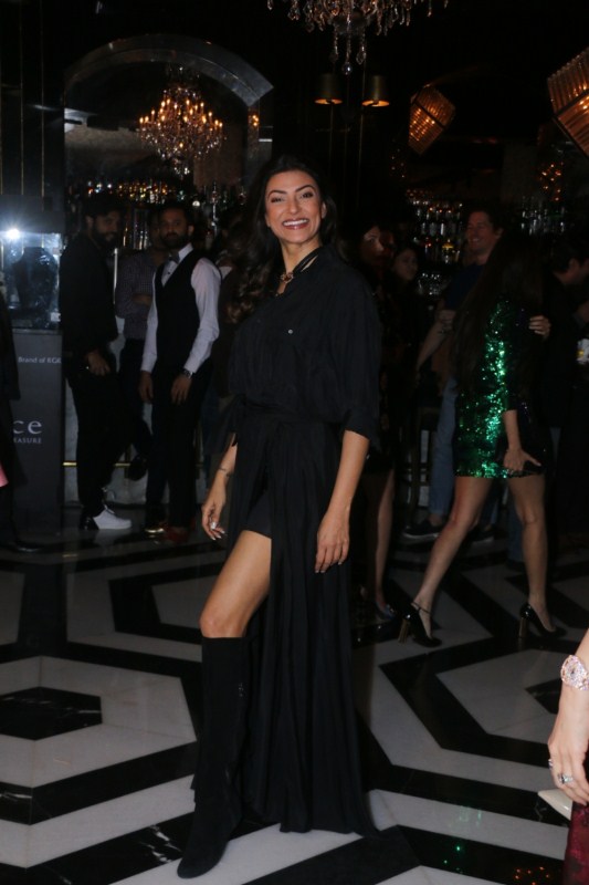 Sushmita Sen poses for a photo as she arrives at the launch of 'Songs of Summer' collection in Bandra, Mumbai. Sushmita Sen,Malaika Arora,Nidhhi Agerwal,Rebecca Dewan,Rebecca Dewan fashion,Rebecca Dewan fashion launch,Rebecca Dewan fashion launch pics,Rebecca Dewan fashion launch images,Rebecca Dewan fashion launch stills,Rebecca Dewan fashion launch pictures,Rebe