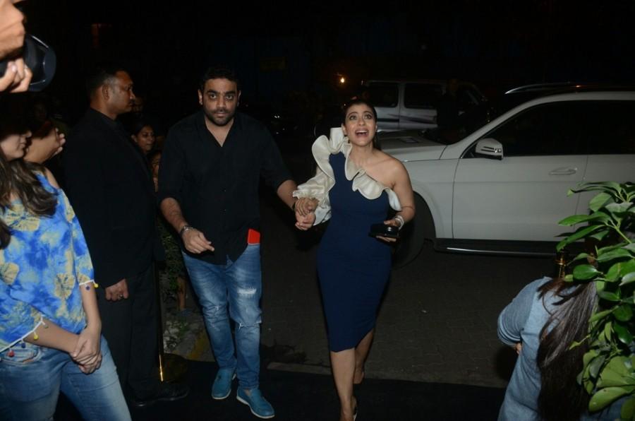 Kajol poses for photographers on her arrival at Mickey Contractor's MAC party in Mumbai. Abhishek Bachchan,Aishwarya Rai,Kajol,Shilpa Shetty,Sushmita Sen,Mickey Contractor's MAC Party,Mickey Contractor's MAC Party pics,Mickey Contractor's MAC Party images,Mickey Contractor's MAC Party stills,Mickey Contractor's MAC Pa