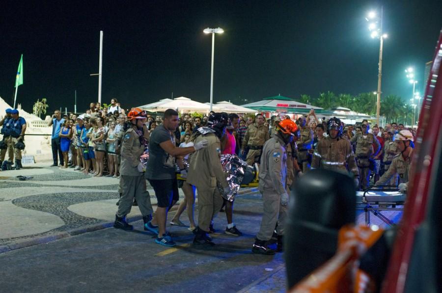 Paramedics help an injured person after a vehicle ran over some people at Copacabana beach in Rio de Janeiro, Brazil January 18, 2018. Car plows,crowded sidewalk,Copacabana beach,Driver ploughs,Rio de Janeiro car incident,Rio de Janeiro,Car plows into crowd