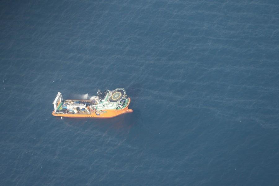 A Chinese rescue ship works to clean oil slicks from the sunken Iranian oil tanker Sanchi in the East China Sea. Oil spill,Oil spill in China,Oil spill in China sea,East China Sea