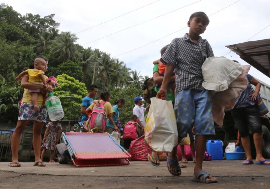 Residents with their belogings wait for a military truck to evacuate after Mayon volcano erupted anew, in Camalig city, Albay province, south of Manila, Philippines January 16, 2018. Volcano in Philippines,volcano,volcano eruption,Mayon volcano spews,Mayon volcano