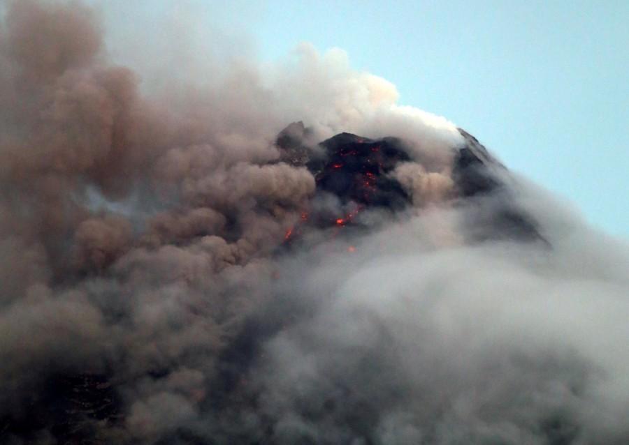 Clouds partially cover Mayon volcano's crater as it spews a column of ash during another mild eruption in Legazpi City, Albay province, south of Manila, Philippines January 16, 2018. Volcano in Philippines,volcano,volcano eruption,Mayon volcano spews,Mayon volcano