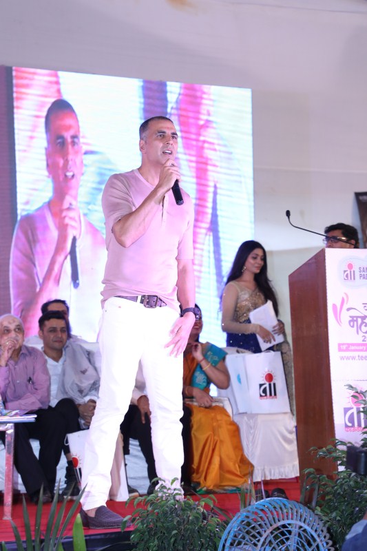 (L-R) Hon. Shri. Vinayakrao Mete, MLC, Shri. Devendra Fadnavis, Chief Minister, Maharashtra, Hon. Dr. Bharati Lavekar, MLA - Versova Constituency and Actor Akshay Kumar at Sanitary Pad Machine launch. PadMan,PadMan actor Akshay Kumar,Sanitary Pad Machine,CM Devendra Fadnavis,Devendra Fadnavis,Maharashtra CM Devendra Fadnavis,Versova Festival