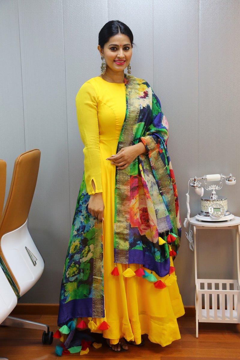 Sneha poses for the cameras during Vcare clinic launch at Ambattur. Sneha,actress Sneha,Vcare clinic at Ambattur,Vcare clinic,Vcare clinic launch,Sneha latest pics,Sneha latest images,Sneha latest stills,Sneha latest pictures,Sneha latest photos