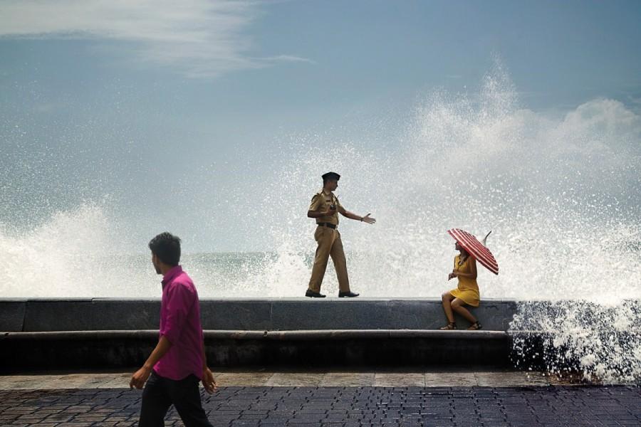 Safety alertness during high tide at Marine Drive: We care for you and we will always be there for you. Amitabh Bachchan,actor Amitabh Bachchan,Mumbai Police 2018 Calendar,Mumbai Police Calendar,Amitabh Bachchan unveils Calendar,Mumbai Police
