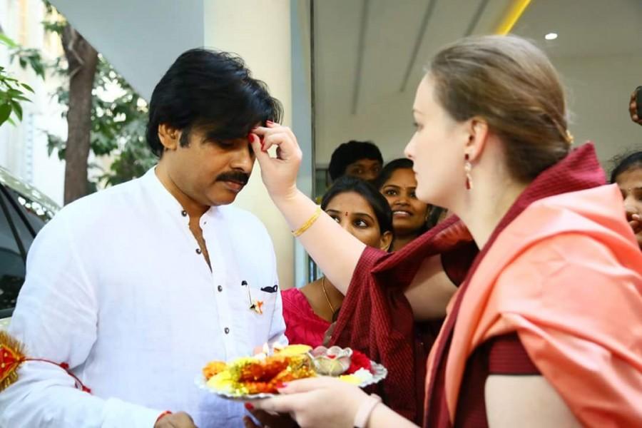 Actor-politician Pawan Kalyan, whose Jana Sena plans to contest next year's elections in both the Telugu states, is all set to embark on his first political 'yatra' in Telangana. Pawan Kalyan,Jana Sena party,political tour,Anjaneya Swamy temple,Pawan Kalyan political Yatra,Pawan Kalyan political tour
