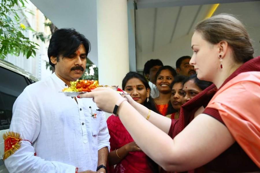 The actor announced that the four-day tour covering three districts was aimed at seeking people's blessings and to know their problems. Pawan Kalyan,Jana Sena party,political tour,Anjaneya Swamy temple,Pawan Kalyan political Yatra,Pawan Kalyan political tour