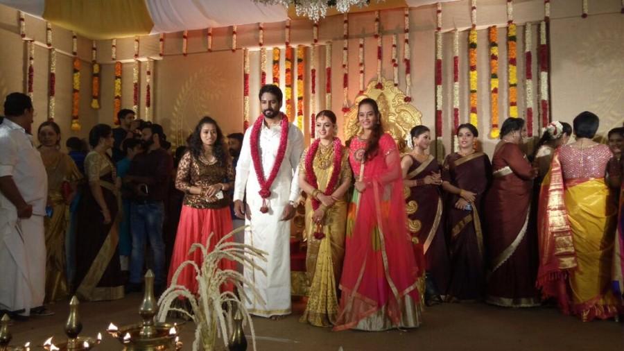 Actress Suja Varunee shared a picture on Twitter with the caption, "Dear #Bhavana: They say couples are already matched in heaven..For the kind & sweet being you are, god has chosen the exact quality man for you???? Live life the fullest with your man..Wish you the best darling..love you???? #tirussur #BhavanaWedding." Suja Varunee,actress Suja Varunee,Bhavana and Naveen wedding,Bhavana and Naveen wedding pics,Bhavana and Naveen wedding images,Bhavana and Naveen wedding stills,Bhavana and Naveen wedding pictures,Bhavana and Naveen wedding photos