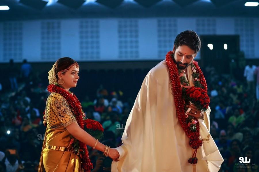 Over 100 police officers were posted to restrict intrusion by fans. Bhavana,Bhavana and Naveen,Bhavana wedding pics,Bhavana wedding images,Bhavana wedding stills,Bhavana wedding pictures,Bhavana marriage,Bhavana marriage pics,Bhavana marriage images