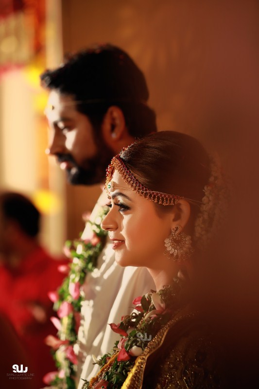 Later in the evening, a special reception would be held for the couple's friends from the south Indian film industry. Bhavana,Bhavana and Naveen,Bhavana wedding pics,Bhavana wedding images,Bhavana wedding stills,Bhavana wedding pictures,Bhavana marriage,Bhavana marriage pics,Bhavana marriage images