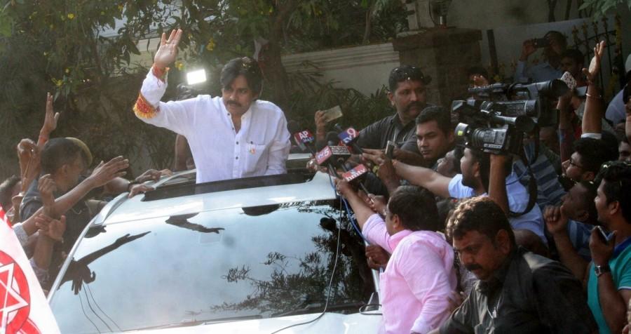 Earlier, the actor left Hyderabad after his Anna Lezhneva performed some religious rituals. The motorcade of 50 vehicles reached Kondagattu in the afternoon. Pawan Kalyan,actor Pawan Kalyan,praja yatra,Pawan Kalyan at praja yatra,Anjaneyaswamy temple,Pawan Kalyan at Anjaneyaswamy temple,Jana Sena Party