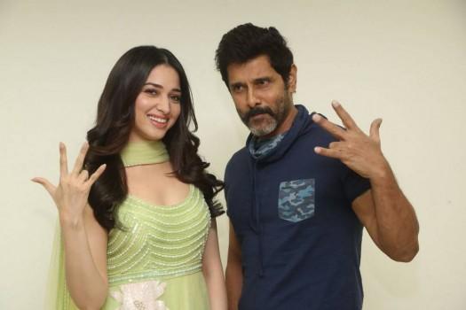Telugu movie Sketch press meet held at Hyderabad. Celebs like Vikram, Tamannaah graced the event.