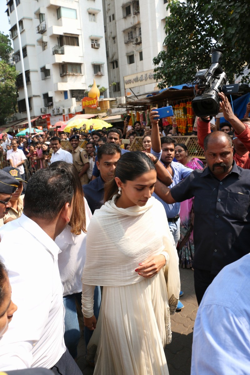 After the Supreme Court on Tuesday gave the final go-ahead for the release of "Padmaavat", its lead actress Deepika Padukone visited the Siddhivinayak temple here to seek blessings. Deepika Padukone,actress Deepika Padukone,Padmaavat,padmaavat release,Deepika Padukone visits Siddhivinayak temple,Siddhivinayak temple
