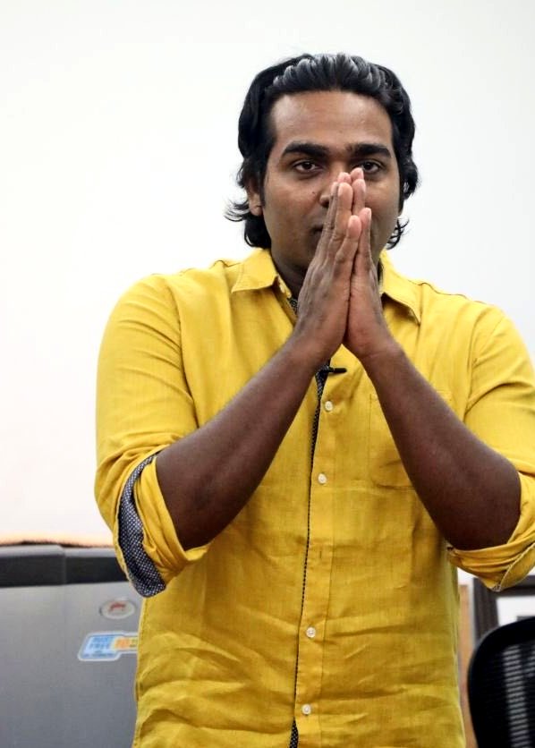 Vijay Sethupathi at Oru Nalla Naal Paathu Solren press meet. Vijay Sethupathi,Gautham Karthik,Gayathrie,Oru Nalla Naal Paathu Solren,Oru Nalla Naal Paathu Solren press meet,Oru Nalla Naal Paathu Solren press meet pics,Oru Nalla Naal Paathu Solren press meet images,Oru Nalla Naal Paathu Solren press meet stills,Oru