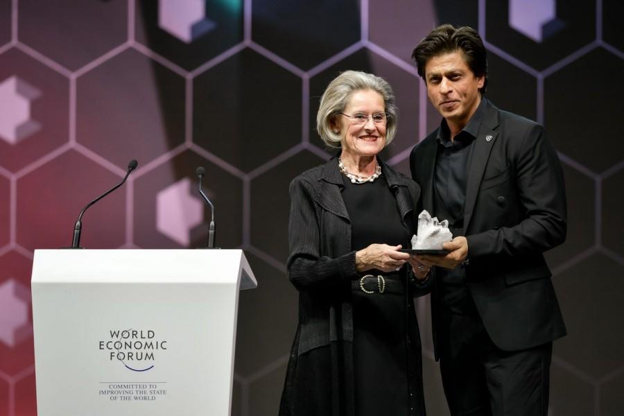 The 52-year-old requested Blanchett and John for a selfie. "So, I am really really touched that I have been chosen between these two. Just a special request before you go... Can I do a selfie," he said. Shah Rukh Khan,Cate Blanchett,Elton John,Shah Rukh Khan in Davos,actor Shah Rukh Khan,SRK,SRK requests selfies