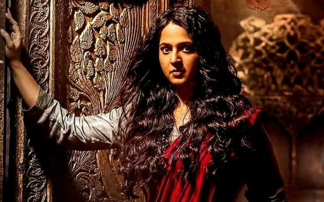 ปักพินโดย Sweety S. ใน Anushka shetty Bhaagamathie