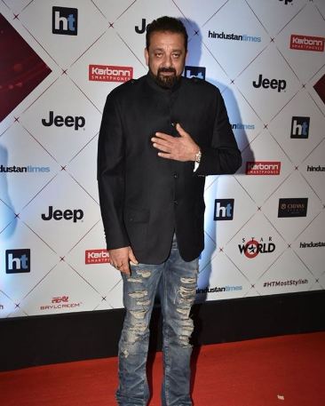 Yesterday, the actor chose to wear a black blazer and ripped blue denim. He received the award from Boney Kapoor. The actor will next be seen in the film Saheb Biwi Gangster 3. Sanjay Dutt,actor Sanjay Dutt,Sanjay Dutt wins Style Legend award,Style Legend award,HT Most Stylish
