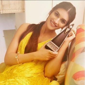 Kriti Sanon, who made her debut not very long ago, was recognized for her style last night at HT Style Awards. She was awarded as the Most Stylish Youth Icon. The actress’ style game has recently started touching greater heights.