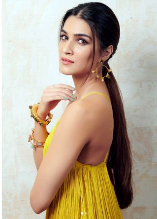 Elated about her win Kriti Sanon took to her social media to express her gratitude for receiving the award, "Thank you @hindustantimes for India’s Most Stylish - Youth Icon award! ????????" HT Style Awards,Kriti Sanon,actress Kriti Sanon,Most Stylish Youth Icon