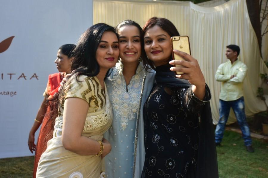 Shraddha Kapoor who had come down just in time from Chanderi where she was shooting for her forthcoming film Stree too loved the new collection that was put together! In fact, the brand also marks its 2 year anniversary today! Shraddha Kapoor,Sonam Kapoor,Padmini Kolhapure,Padmini Kolhapure's PadmaSitaa