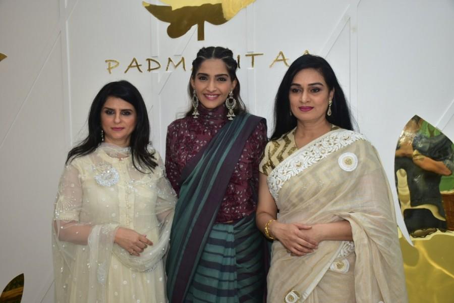 Shraddha herself was wearing one of the outfits of PadmaSitaa, had launched the label two years ago! Shraddha Kapoor,Sonam Kapoor,Padmini Kolhapure,Padmini Kolhapure's PadmaSitaa