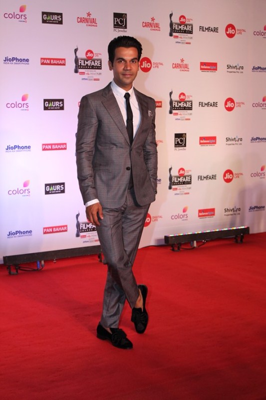 Rajkumar Rao poses for the cameras at 63rd Jio Filmfare Awards 2018 in Mumbai. Rajkumar Rao,Sonali Bendre,Ayushmann Khurrana,Rajkummar Rao,63rd Jio Filmfare Awards 2018,Jio Filmfare Awards 2018,Jio Filmfare Awards,Jio Filmfare Awards pics,Jio Filmfare Awards images,Jio Filmfare Awards stills,Jio Filmfare Awards pictures