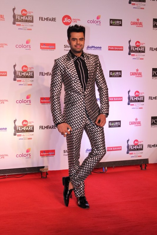 Manish Paul poses for the cameras at 63rd Jio Filmfare Awards 2018 in Mumbai. Rajkumar Rao,Sonali Bendre,Ayushmann Khurrana,Rajkummar Rao,63rd Jio Filmfare Awards 2018,Jio Filmfare Awards 2018,Jio Filmfare Awards,Jio Filmfare Awards pics,Jio Filmfare Awards images,Jio Filmfare Awards stills,Jio Filmfare Awards pictures