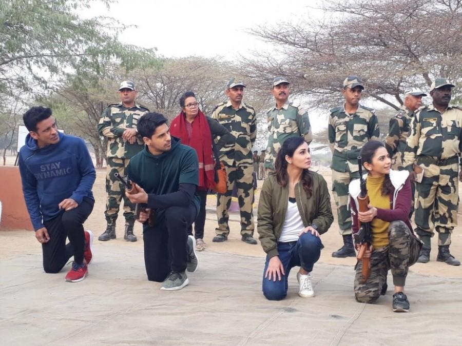 The cast and crew of Neeraj Pandey's 'Aiyaary' visited the BSF camp in Jaisalmer and spent three days at the training camp, as well as surveillance post at the border. While the training camp was situated within the city of Jaisalmer, the border with the neighboring country was almost two hours away from the city. Aiyaary team,Aiyaary,Neeraj Pandey,Republic Day,BSF jawans,Manoj Bajpayee,Sidharth Malhotra,Rakul Preet Singh