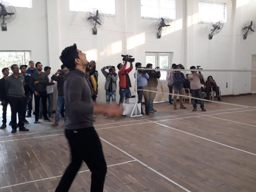 The physical training included long jump, jumping over 6 feet wall, rope climbing. Sidharth Malhotra also practiced carrying an injured soldier on the shoulder which was monitored by mentor Manoj Bajpayee. Aiyaary team,Aiyaary,Neeraj Pandey,Republic Day,BSF jawans,Manoj Bajpayee,Sidharth Malhotra,Rakul Preet Singh