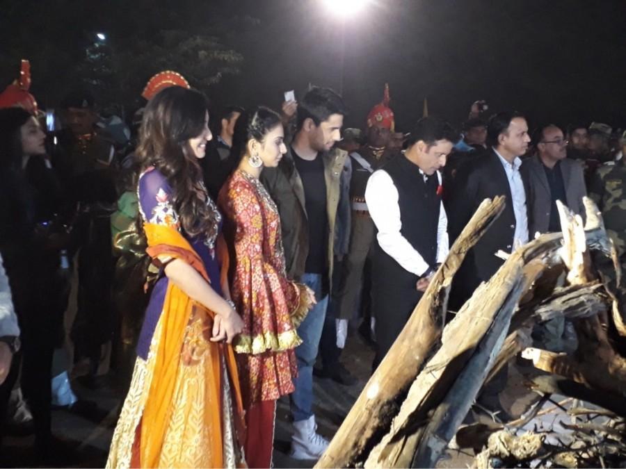 After several rounds of drills, along with the girls, they learnt the maintenance of guns. How they are taken care of, how to use them. Aiyaary team,Aiyaary,Neeraj Pandey,Republic Day,BSF jawans,Manoj Bajpayee,Sidharth Malhotra,Rakul Preet Singh
