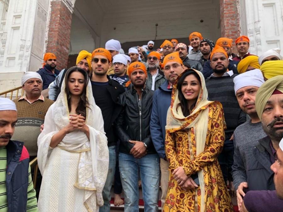 Director Neeraj Pandey and Shital Bhatia along with actors Sidharth Malhotra, Manoj Bajpayee, Rakul Preet Singh and Pooja Chopra visited the Golden Temple in Amritsar on their way back home after celebrating the Republic Day at Wagah Border. Sidharth Malhotra,Manoj Bajpayee,Rakul Preet Singh,Neeraj Pandey,Aiyaary release,Aiyaary movie release,Aiyaary