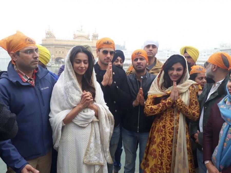 The cast and crew of 'Aiyaary' spent a day with the BSF jawans on Republic Day at the BSF Khasa Camp, post which the team hoisted the tricolor at the Wagah Border. Sidharth Malhotra,Manoj Bajpayee,Rakul Preet Singh,Neeraj Pandey,Aiyaary release,Aiyaary movie release,Aiyaary