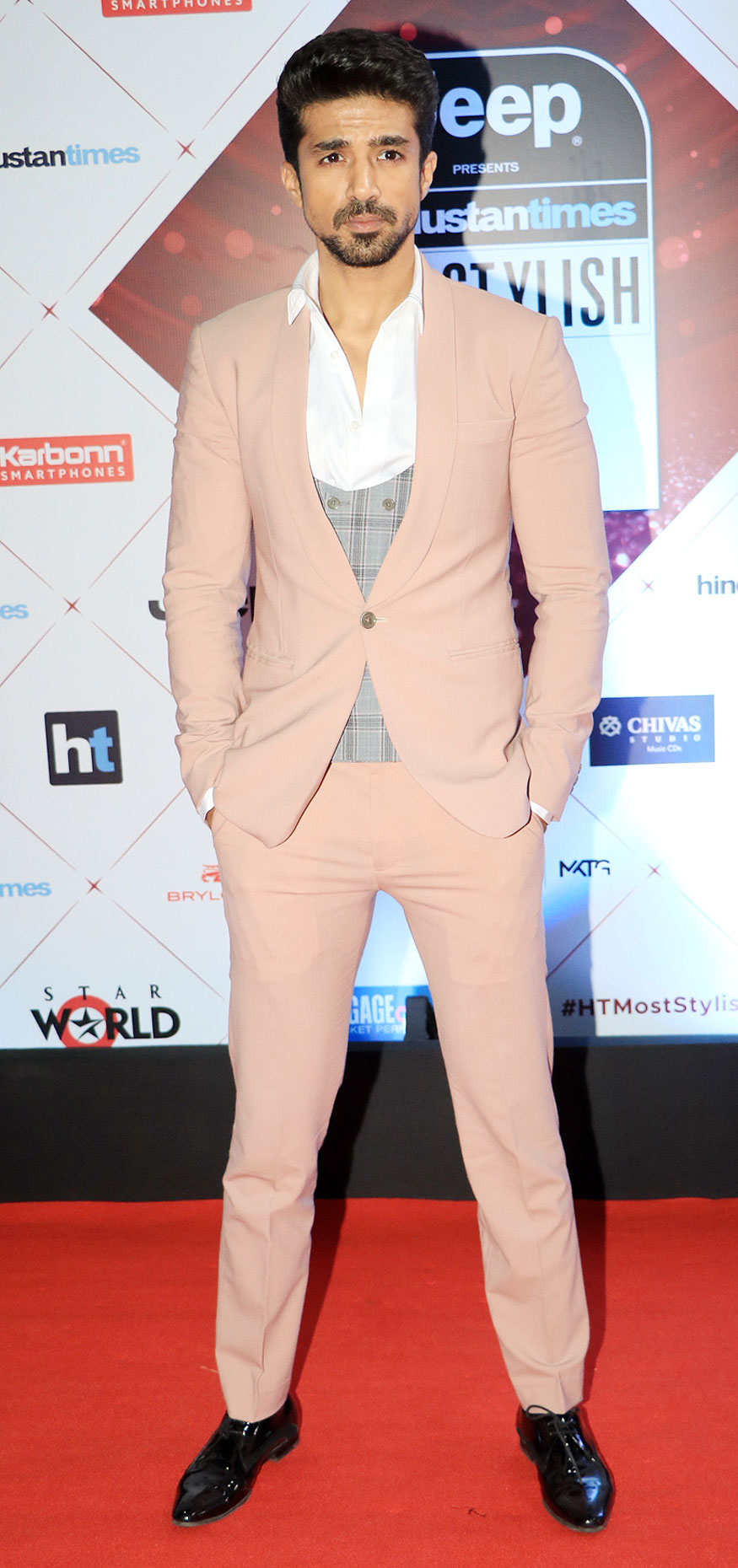 Saqib Saleem strikes a pose as he walks the red carpet at the HT India's Most Stylish Awards 2018 Kamal Haasan,Mandira Bedi,Sonu Sood,HT India's Most Stylish Awards 2018,HT India's Most Stylish Awards