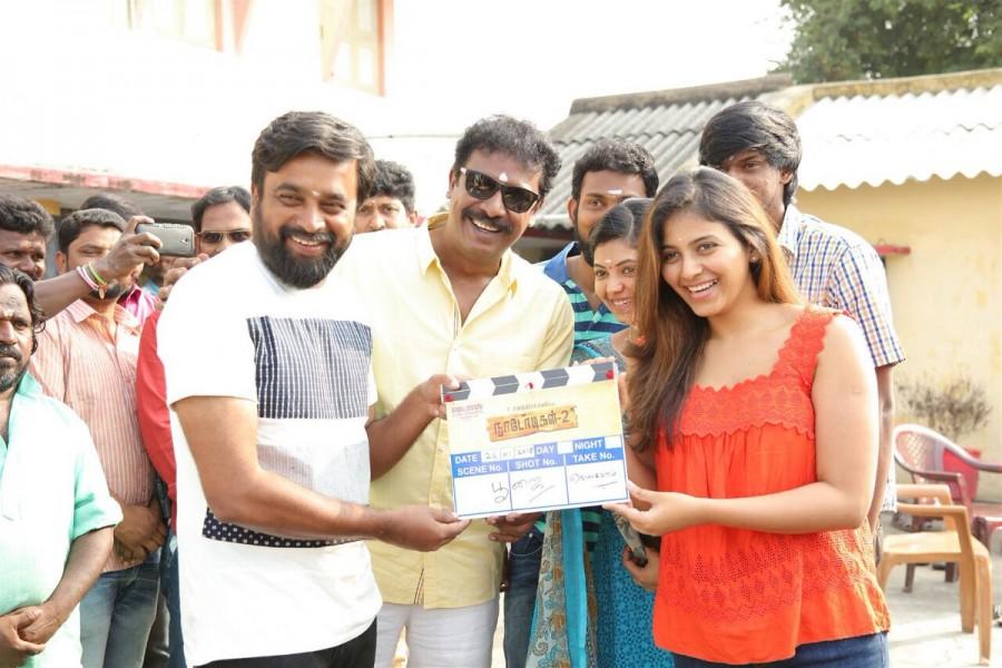 Samuthirakani’s Naadodigal 2 starts rolling! Nadodigal 2 movie launch,Nadodigal 2,Nadodigal 2 movie pooja,Sasikumar,Samuthirakani,Anjali,Athulya Ravi,Nadodigal 2 movie launch pics,Nadodigal 2 movie launch images,Nadodigal 2 movie launch stills,Nadodigal 2 movie launch pictures,Nadodigal 2 movie laun