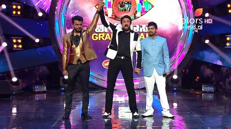 Actor Sudeep Sudeep announced Chandan Shetty as the winner, while Diwakar with the runner-up trophy. Bigg boss kannada 5 winner,bigg boss kannada 5,bb kannada,chandan shetty,bigg boss winner,bigg boss kannada finale,Diwakar,sudeep,bigg boss kannada 5 winner,chandan