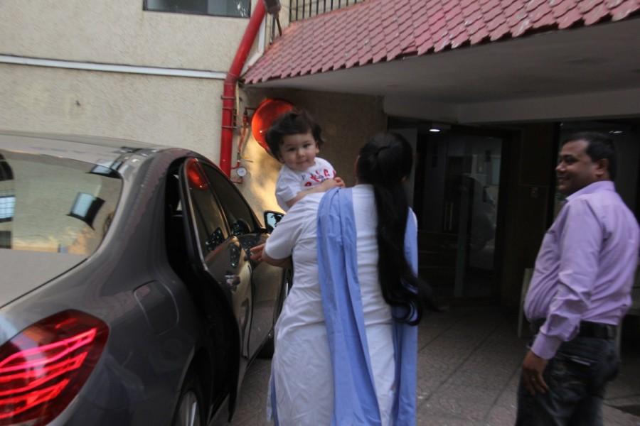 Cutie pie Taimur Ali Khan snapped at Bandra. Taimur Ali Khan,Taimur Ali Khan pics,Taimur Ali Khan images,Taimur Ali Khan stills,Taimur Ali Khan pictures,Taimur Ali Khan photos