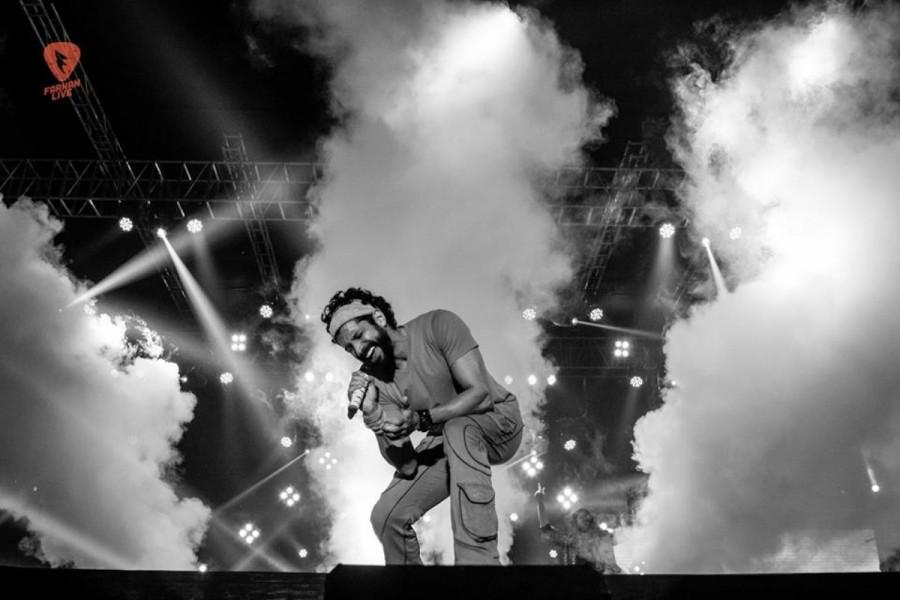 Havan Kund from Bhaag Milkha Bhaag: This particular track is one of the most popular tracks from the movie Bhaag Milkha Bhaag. The beats get on our mind and make it perfect for the concert. Farhan's energy and his head banging on this track are unmatchable on stage while performing this song. Farhan Akhtar,actor Farhan Akhtar,Farhan Akhtar concert songs,Farhan Akhtar songs,Farhan Akhtar live