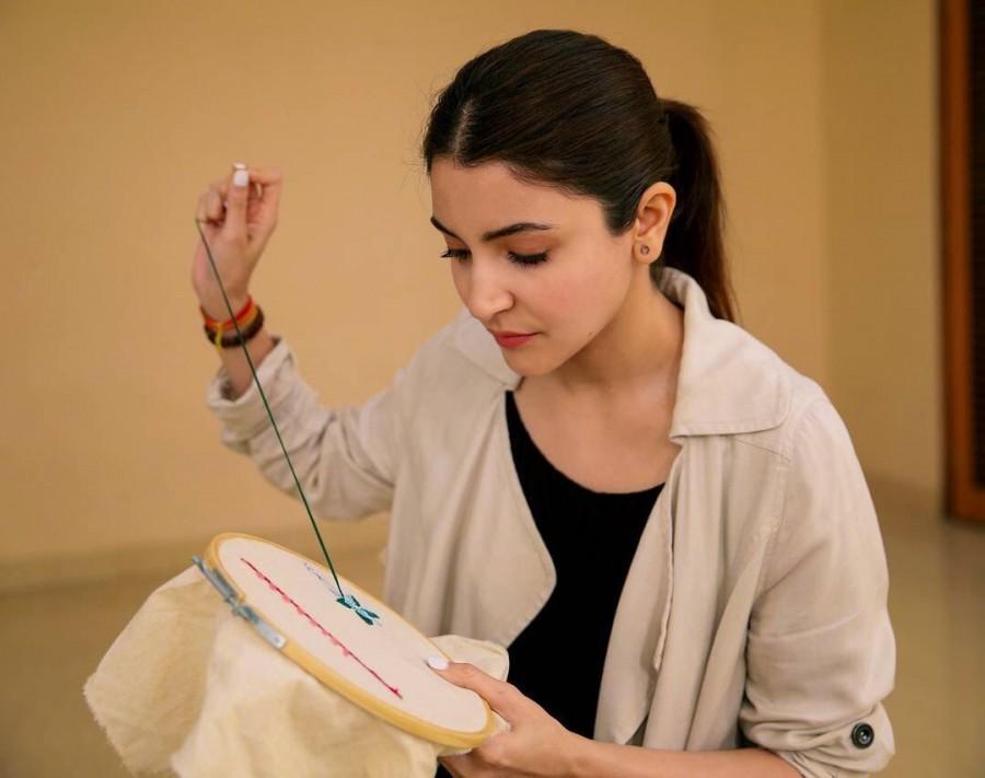Here's how Actress Anushka Sharma is preparing for Sui Dhaaga movie opposite actor Varun Dhawan. Varun Dhawan,Anushka Sharma,Anushka Sharma embroidery skills,Sui Dhaaga