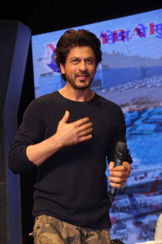 Shah Rukh Khan attends the International Customs Day event, held at Shanmukhananda hall in Sion, Mumbai. Shah Rukh Khan,Salman Khan,Ranveer Singh,Anushka Sharma,International customs day,International customs day 2018