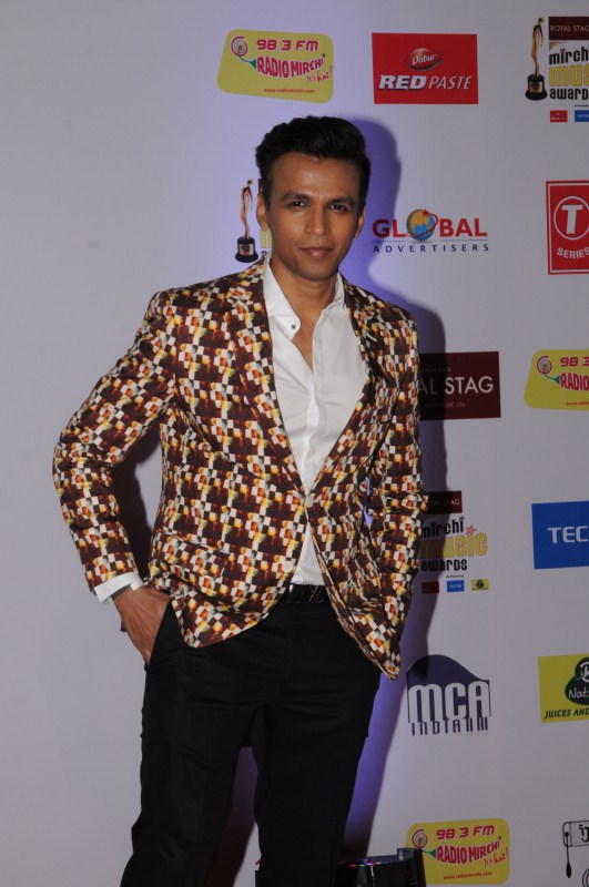 Abhijeet Sawant poses for photographers on his arrival at the 10th Mirchi Music Awards 2018 Rohit Shetty,Aditi Govitrikar,Gauhar Khan,Abhijeet Sawant,Amit Sadh,Lopamudra Raut,Kartik Aaryan,Mirchi Music Awards 2018,Mirchi Music Awards,celebs at Mirchi Music Awards