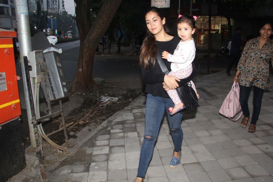 Shahid Kapoor wife Mira Rajput and daughter Misha Kapoor spotted at Bandra Mira Rajput,Mira Rajput daughter Misha,misha kapoor,Misha Kapoor pics,Shahid Kapoor