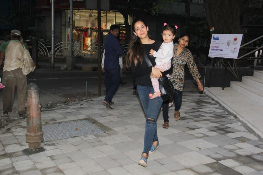 SPOTTED- Mira Rajput with daughter Misha at Bandra. Mira Rajput,Mira Rajput daughter Misha,misha kapoor,Misha Kapoor pics,Shahid Kapoor