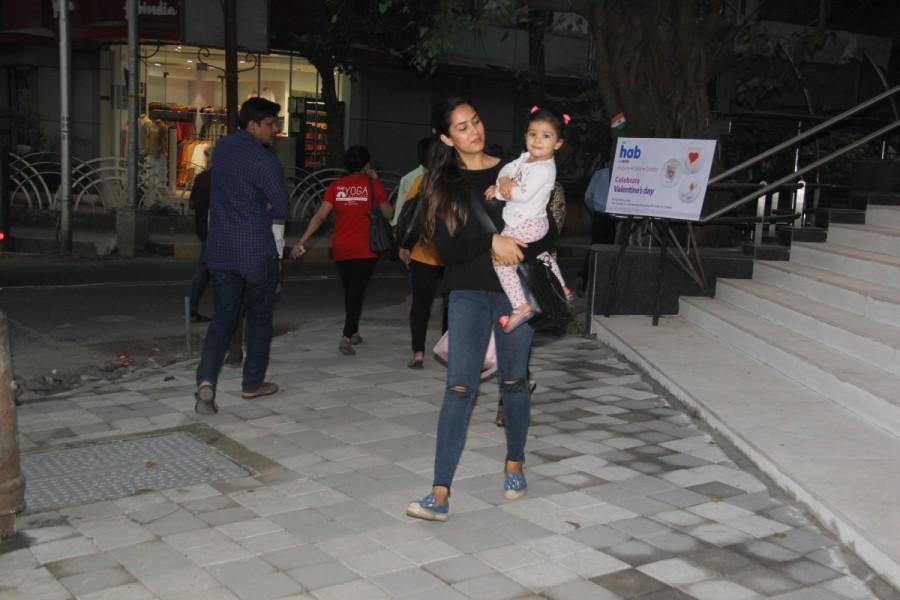 Mira Rajput with daughter Misha spotted at Bandra on 29th Jan. Mira Rajput,Mira Rajput daughter Misha,misha kapoor,Misha Kapoor pics,Shahid Kapoor